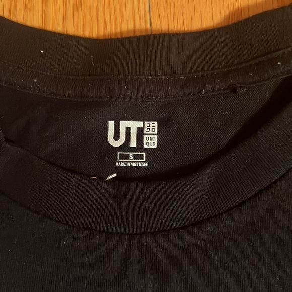 T-shirt Sz small - Picture 2 of 2